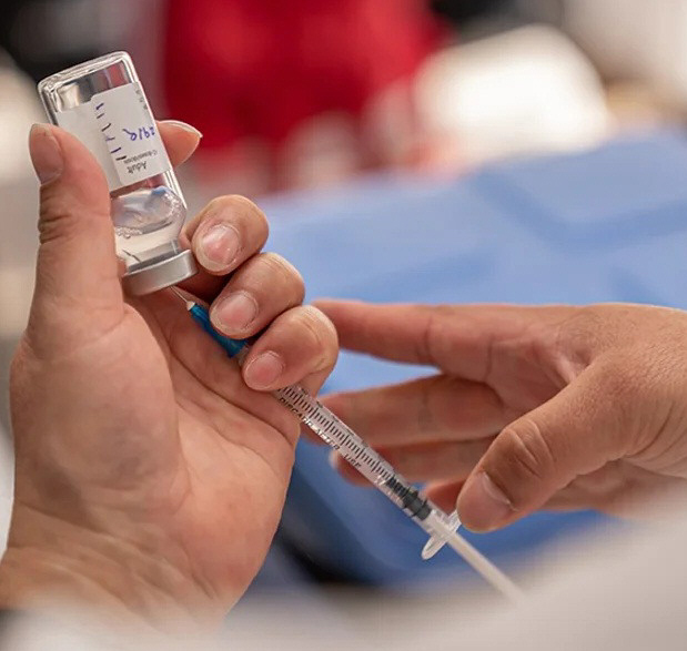 Ajustan dosis de vacuna para frenar el sarampión