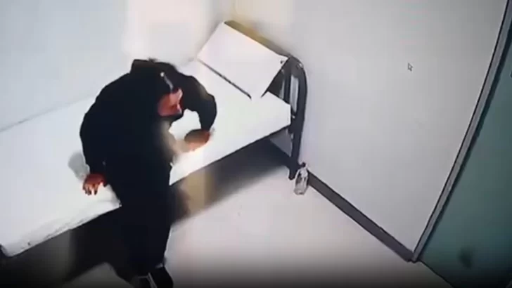 Aislado en una celda y vigilado las 24 horas: así pasa los días en prisión el doble femicida de Córdoba Aislado en una celda y vigilado las 24 horas: así pasa los días en prisión el doble femicida de Córdoba