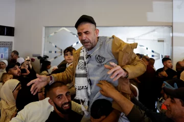 2025-10-13T105458Z_1342693955_RC2YAHAZJKH4_RTRMADP_3_ISRAEL-PALESTINIANS-GAZA-1-728x485