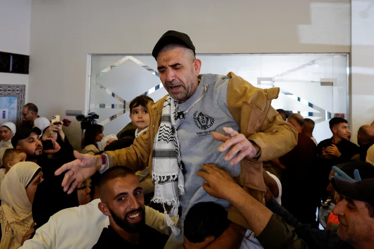 2025-10-13T105458Z_1342693955_RC2YAHAZJKH4_RTRMADP_3_ISRAEL-PALESTINIANS-GAZA-1-728x485