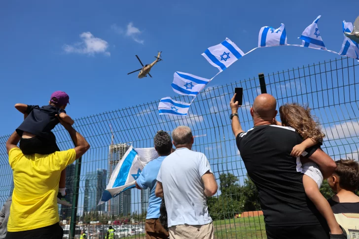 2025-10-13T114625Z_1640026201_RC2XAHAAQERO_RTRMADP_3_ISRAEL-PALESTINIANS-HOSTAGES-728x485