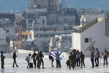 2025-10-13T124631Z_962554029_RC20BHAOEQVC_RTRMADP_3_ISRAEL-PALESTINIANS-HOSTAGES-728x485