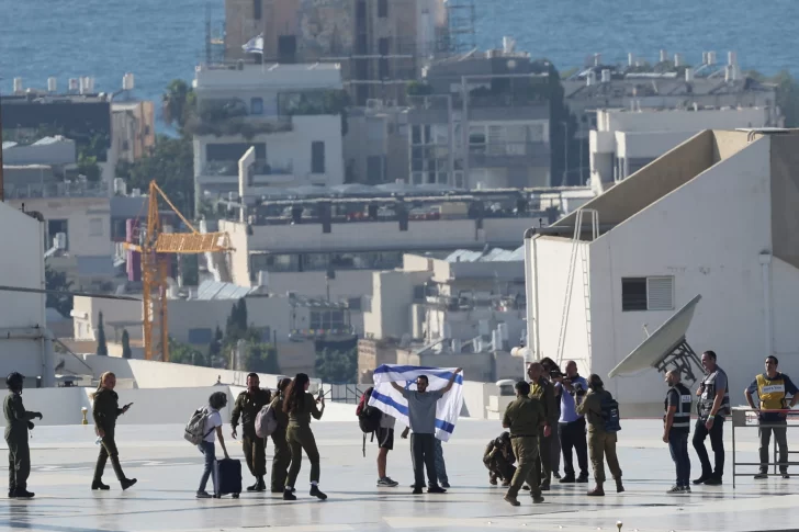 2025-10-13T124631Z_962554029_RC20BHAOEQVC_RTRMADP_3_ISRAEL-PALESTINIANS-HOSTAGES-728x485