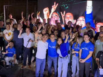 El peronismo sanjuanino cerró la campaña con los intendentes y la CGT en un acto en el PJ: evocaron los “20 años de gestión” El peronismo sanjuanino cerró la campaña con los intendentes y la CGT en un acto en el PJ: evocaron los “20 años de gestión”