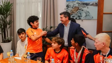 Orrego recibió a los deportistas sanjuaninos que ganaron 42 medallas en los Juegos Evita
