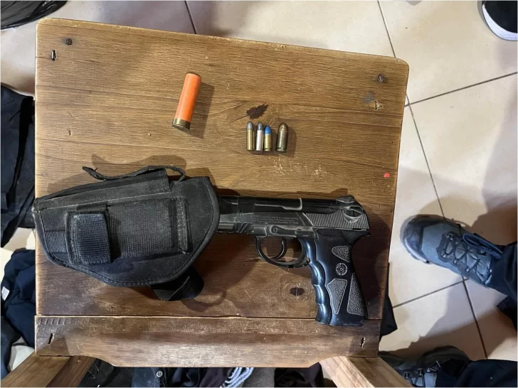 Un pastor fue detenido por amenazar a varias personas en un camping: tenía 3 pistolas Un pastor fue detenido por amenazar a varias personas en un camping: tenía 3 pistolas