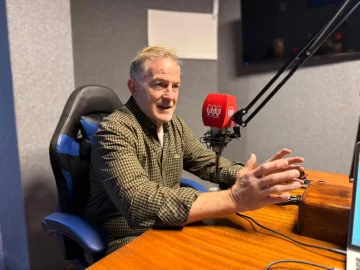 Rodolfo Colombo, en el sprint final de la campaña: ni los “100 kilos de pecho” del candidato peronista, ni la motosierra de Milei Rodolfo Colombo, en el sprint final de la campaña: ni los “100 kilos de pecho” del candidato peronista, ni la motosierra de Milei