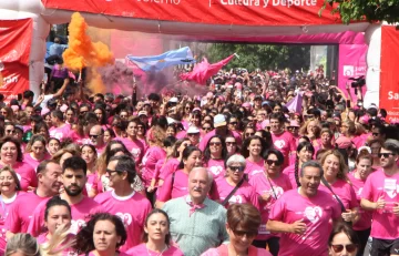 Con mateada previa, vivieron la caminata contra el cáncer de mama que batió record de participación