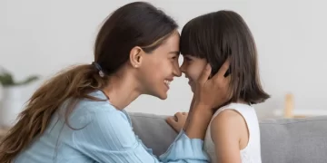 Advierten que criar desde el miedo a equivocarse produce relaciones tensas con los hijos