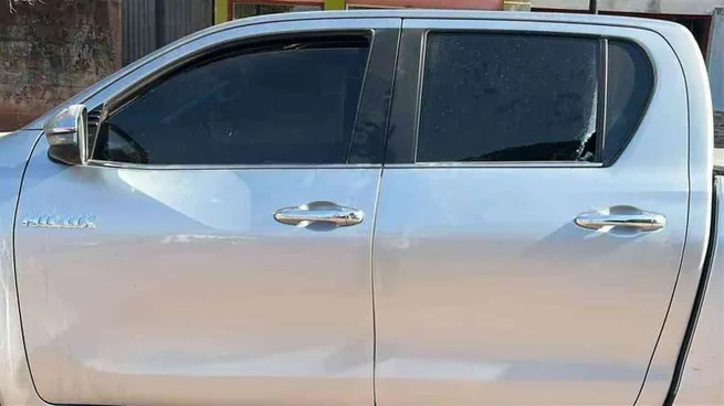 Balearon la camioneta en la que viajaba Juan Manuel Urtubey en Salta Balearon la camioneta en la que viajaba Juan Manuel Urtubey en Salta