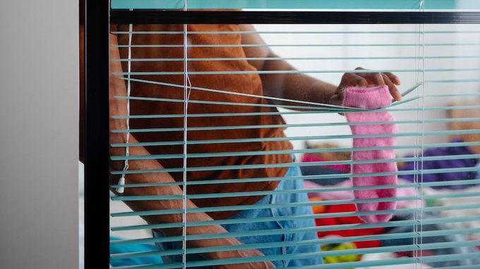 El método para limpiar las persianas y que queden impecables de forma sencilla