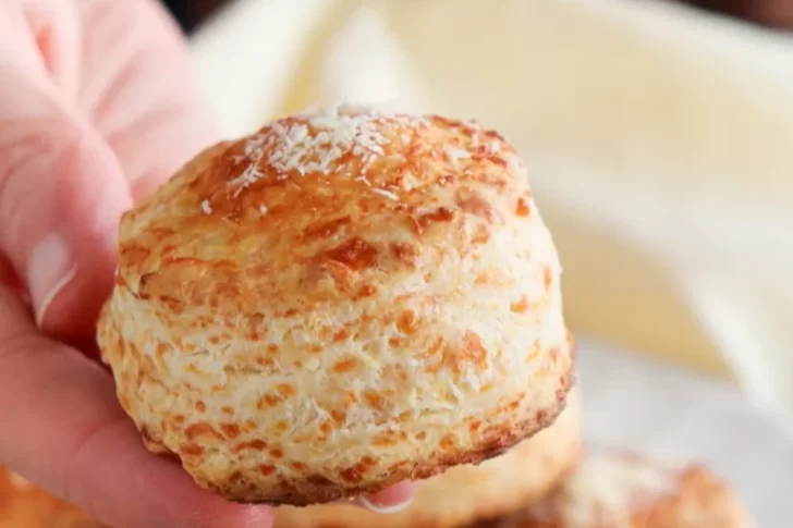 Receta fácil para preparar en casa de scones de queso, deliciosos y en minutos