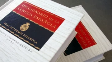 La respuesta definitiva de la RAE a una duda común: ¿”de nada” o “por nada”?