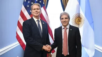 El titular del Tesoro de EEUU recibió al ministro Caputo por el apoyo financiero para Argentina