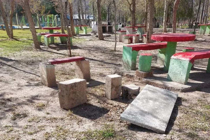 Un camping de Zonda, arrasado por el vandalismo y falta de cuidados