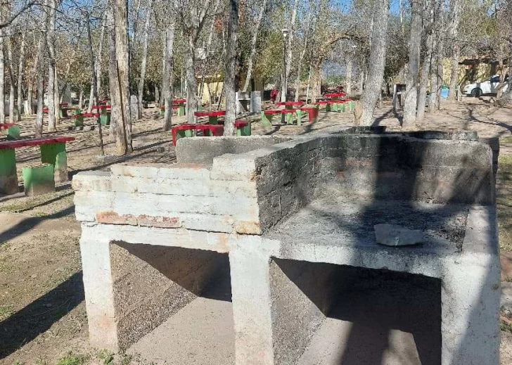 DCC021025-005F04-728x519