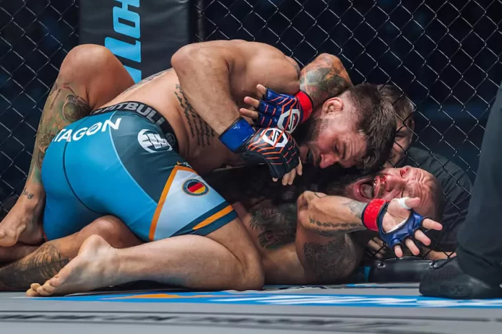 Un luchador sufrió una escalofriante lesión en su brazo durante una pelea de MMA