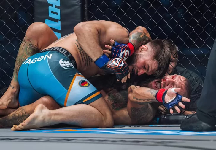 Un luchador sufrió una escalofriante lesión en su brazo durante una pelea de MMA