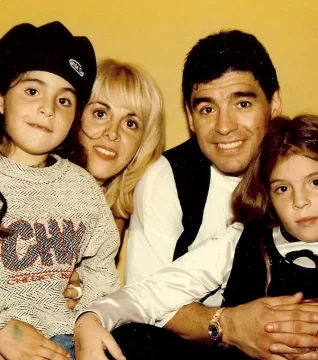 Claudia Villafañe recordó a Diego Maradona en el día de su cumpleaños con una imagen cargada de simbolismo Claudia Villafañe recordó a Diego Maradona en el día de su cumpleaños con una imagen cargada de simbolismo