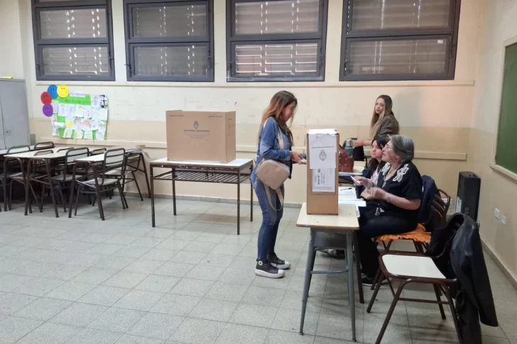 Postal histórica: el adiós al “cuarto oscuro” en el primer test para la BUP