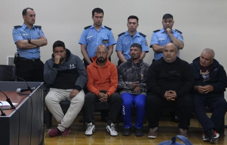 Prisión domiciliaria para los 5 sospechosos de hurtar gasoil de OPEM, les imputaron asociación ilícita y otros 3 delitos