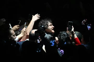 Milei cantó con su banda y le mandó un mensaje al kirchnerismo: “Pudieron ganar un round, pero no la batalla” Milei cantó con su banda y le mandó un mensaje al kirchnerismo: “Pudieron ganar un round, pero no la batalla”