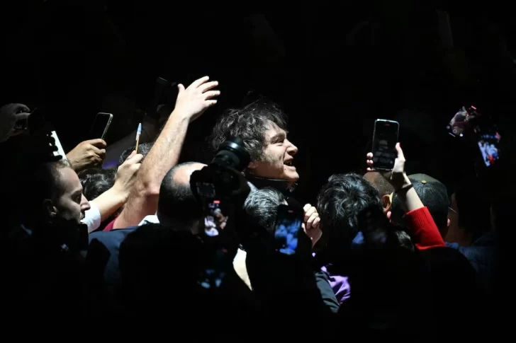 Milei cantó con su banda y le mandó un mensaje al kirchnerismo: “Pudieron ganar un round, pero no la batalla” Milei cantó con su banda y le mandó un mensaje al kirchnerismo: “Pudieron ganar un round, pero no la batalla”