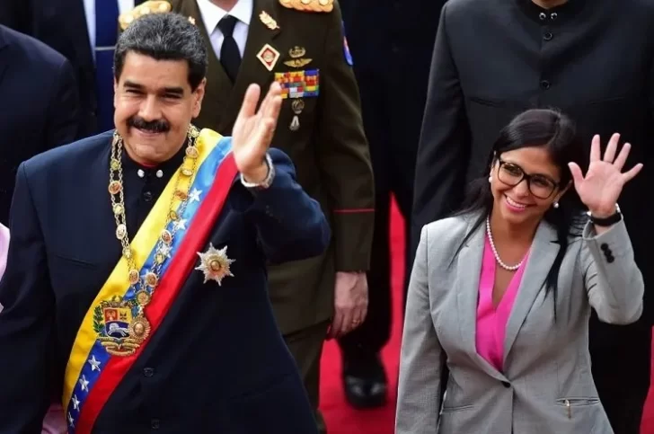 Aseguran que dos figuras del chavismo le ofrecieron a EEUU un gobierno sin Maduro Aseguran que dos figuras del chavismo le ofrecieron a EEUU un gobierno sin Maduro