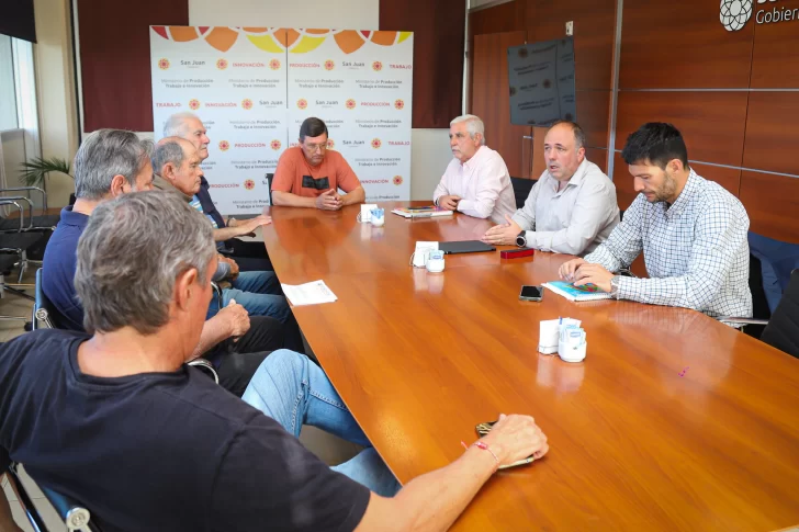 Ante una cosecha que se prevé será escasa, entidades vitivinícolas y Gobierno diagraman medidas