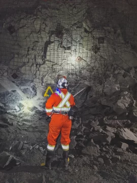 NB101-592_Meliadine-Mine-NT_Amber-scaling_Amber-Blackwell-546x728