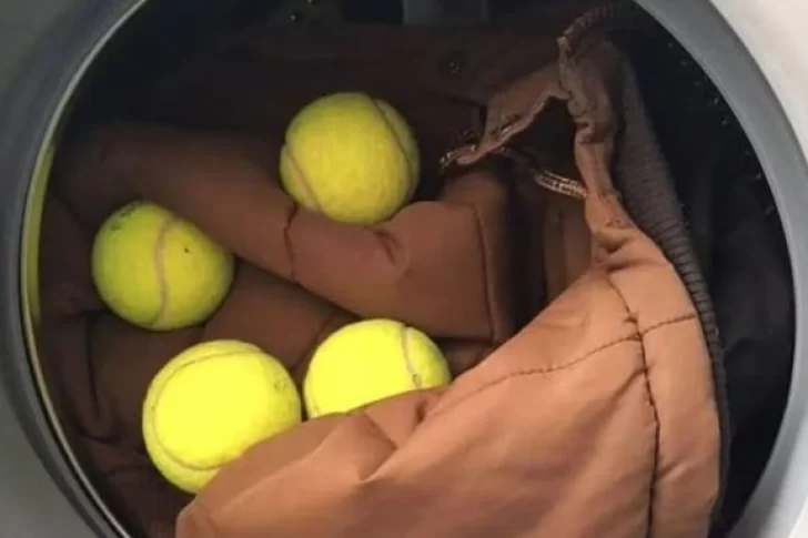 Para qué sirve meter pelotas de tenis en el lavarropas
