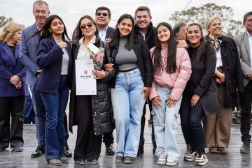 El Gobernador encabezó la entrega de 135 viviendas en el barrio La Majadita de 9 de Julio El Gobernador encabezó la entrega de 135 viviendas en el barrio La Majadita de 9 de Julio