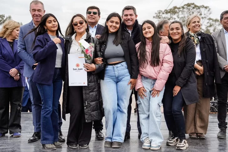 El Gobernador encabezó la entrega de 135 viviendas en el barrio La Majadita de 9 de Julio El Gobernador encabezó la entrega de 135 viviendas en el barrio La Majadita de 9 de Julio