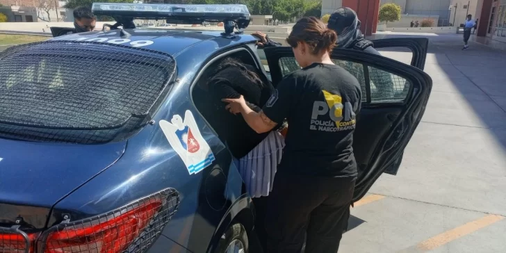 Desbaratan banda narco que operaba en Mendoza, San Juan y Bolivia: al eslabón local le sacaron 99 cápsulas de cocaína en el Hospital Rawson