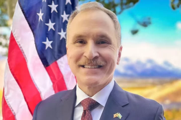 Llegó a la Argentina Peter Lamelas, nuevo embajador de Estados Unidos