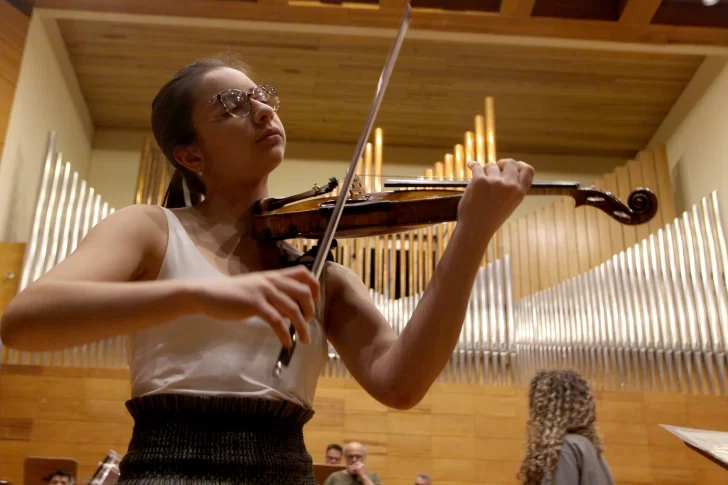 La violinista Pilar Policano está en San Juan: “La música clásica me parece tremendamente fascinante”