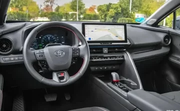 Toyota-C-HR-2026-interior-728x449