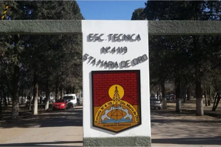 Apresan a un docente de informática acusado de haberle sacado fotos a sus alumnas