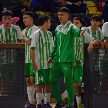 Es DT de futsal y trabaja con un modelo de salud emocional: “Si se aplica en el deporte, los pibes lo trasladan a la vida diaria” Es DT de futsal y trabaja con un modelo de salud emocional: “Si se aplica en el deporte, los pibes lo trasladan a la vida diaria”
