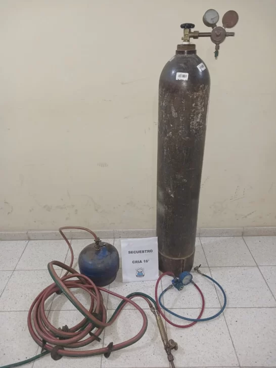 Robó un equipo de soldar autógeno valuado en más de 3 millones de pesos y lo detuvieron Robó un equipo de soldar autógeno valuado en más de 3 millones de pesos y lo detuvieron