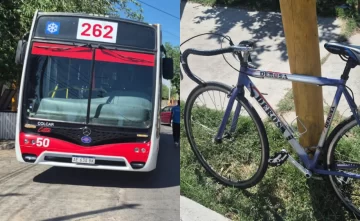 Un ciclista pasó en rojo y un colectivo lo chocó: fue hospitalizado con un fuerte golpe en la cabeza Un ciclista pasó en rojo y un colectivo lo chocó: fue hospitalizado con un fuerte golpe en la cabeza