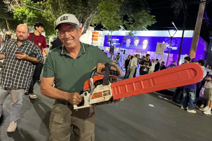 Gritos de alegría y hasta el festejo con una motosierra: lo que se vivió en el bunker sanjuanino de LLA