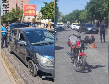 Un motociclista sufrió graves heridas tras el choque contra un auto en una esquina con semáforos