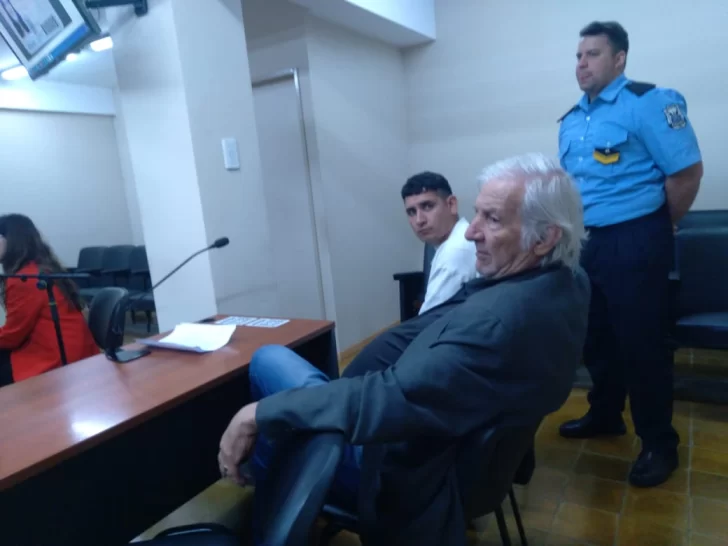 Tiene 25 años y está complicado porque lo acusan de haber violado a una joven que sufre esquizofrenia