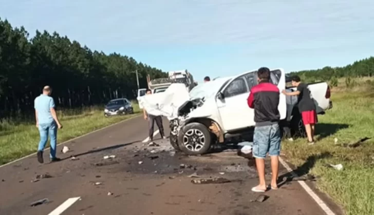 Dos camionetas chocaron de frente en Ruta Nacional 12: murieron cuatro personas Dos camionetas chocaron de frente en Ruta Nacional 12: murieron cuatro personas