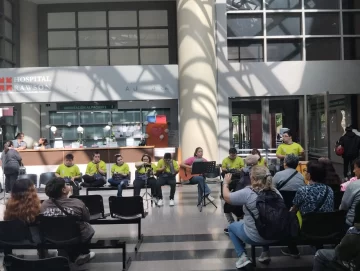 Los alumnos con síndrome de Down que formaron una banda como proyecto escolar, y que hoy tocan en distintos eventos