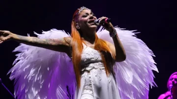 Lourdes de Bandana volvió a cantar y se cayó en el escenario del Gran Rex Lourdes de Bandana volvió a cantar y se cayó en el escenario del Gran Rex