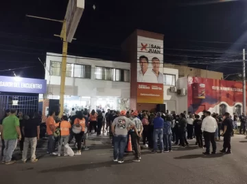 El ánimo en Por San Juan fue de mayor a menor a la espera de resultados El ánimo en Por San Juan fue de mayor a menor a la espera de resultados