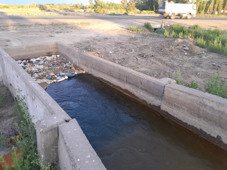 Momentos de tensión en Sarmiento por una nena que cayó a un canal: lograron sacarla con vida y reanimarla Momentos de tensión en Sarmiento por una nena que cayó a un canal: lograron sacarla con vida y reanimarla