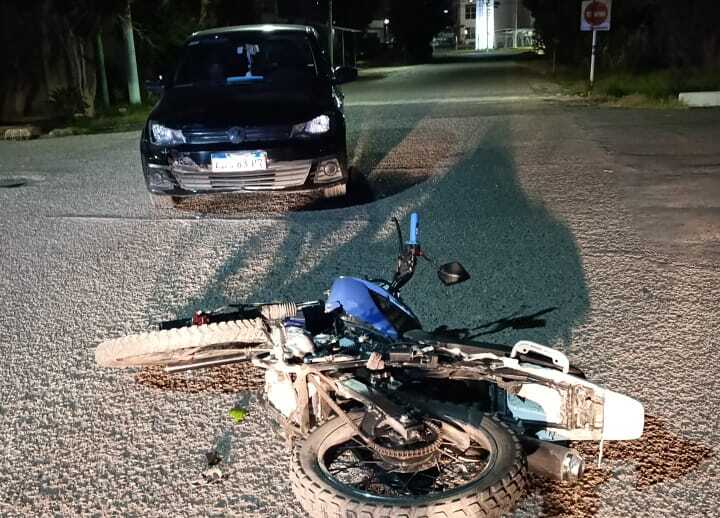 Un motociclista fue hospitalizado tras chocar con un auto en Rivadavia Un motociclista fue hospitalizado tras chocar con un auto en Rivadavia